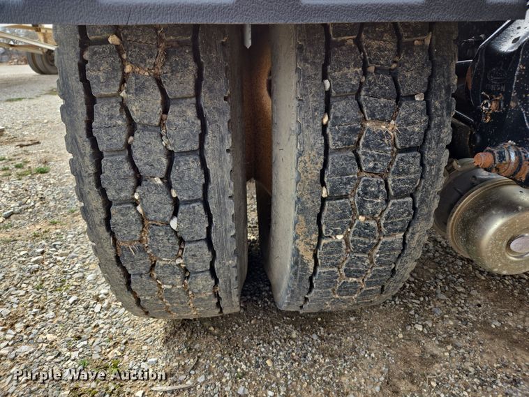 image for item EL5696 2008 Mack CHU613 semi truck