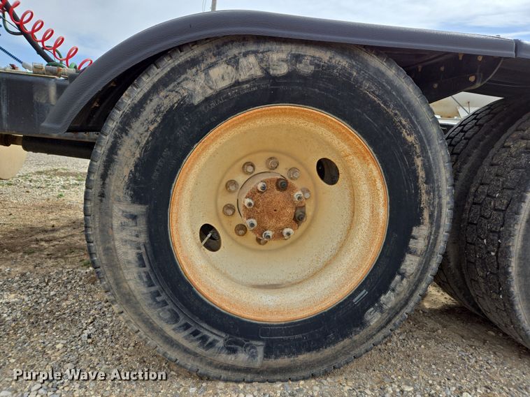 image for item EL5696 2008 Mack CHU613 semi truck