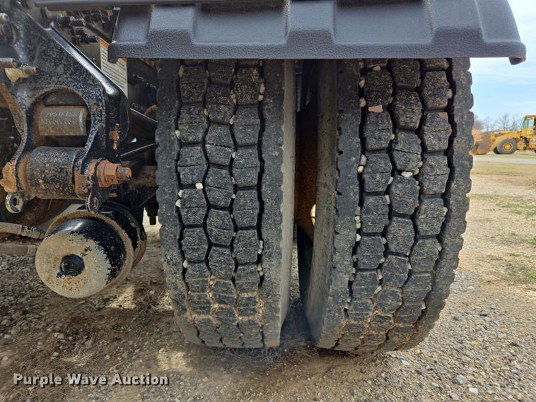 image for item EL5696 2008 Mack CHU613 semi truck