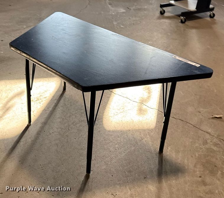 image for item EM3517 (8) tables