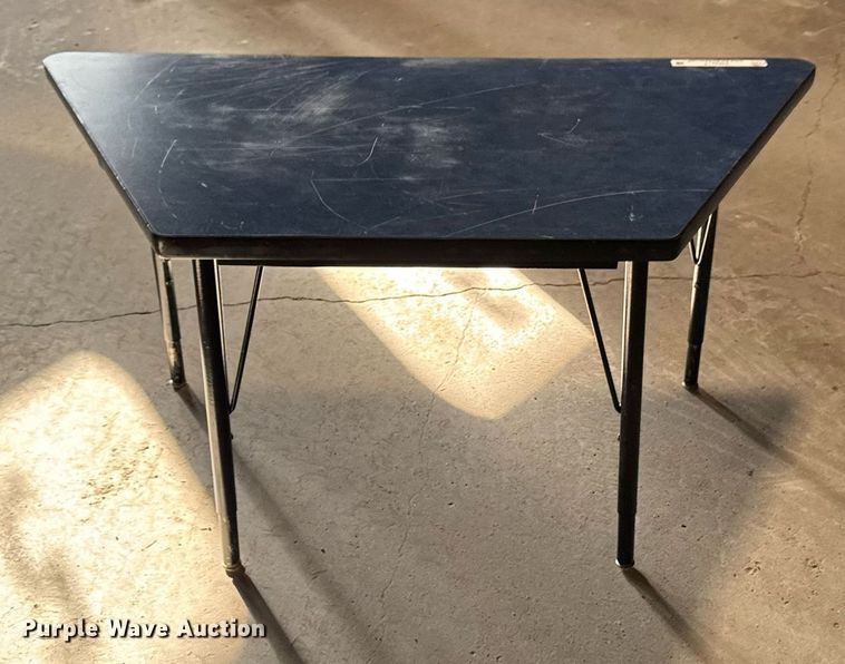 image for item EM3517 (8) tables