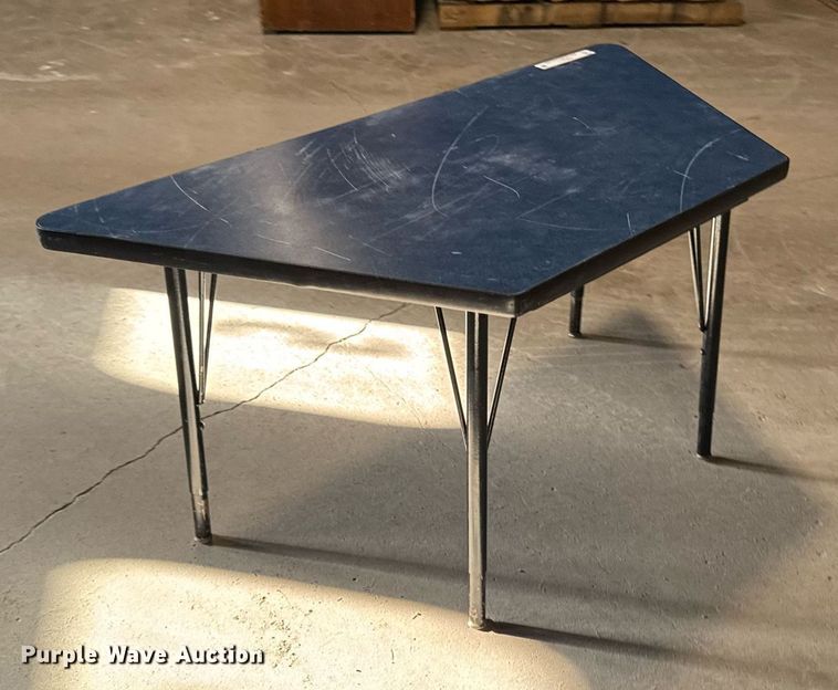 image for item EM3517 (8) tables