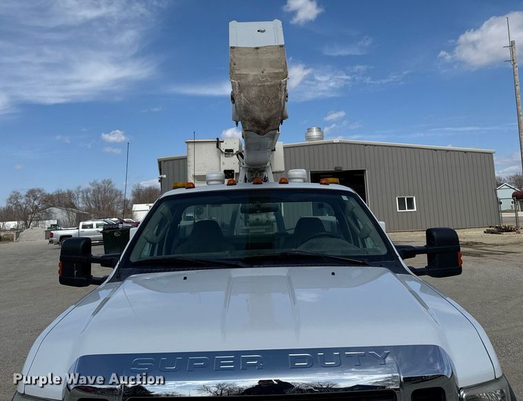 image for item EM3717 2008 Ford F550 Super Duty XLT bucket truck