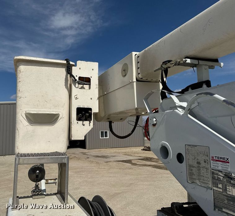 image for item EM3717 2008 Ford F550 Super Duty XLT bucket truck