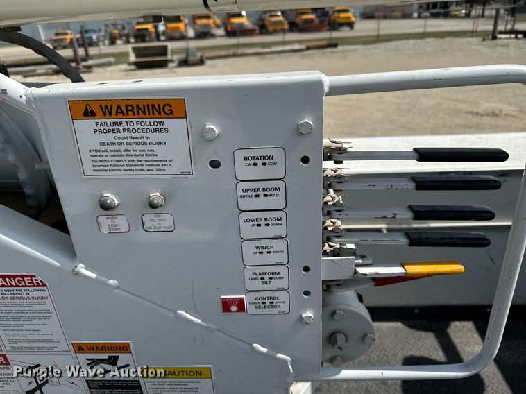 image for item EM3717 2008 Ford F550 Super Duty XLT bucket truck