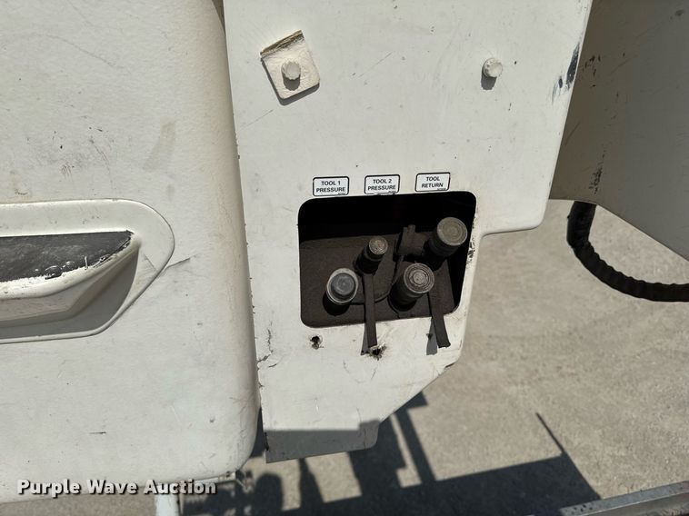 image for item EM3717 2008 Ford F550 Super Duty XLT bucket truck