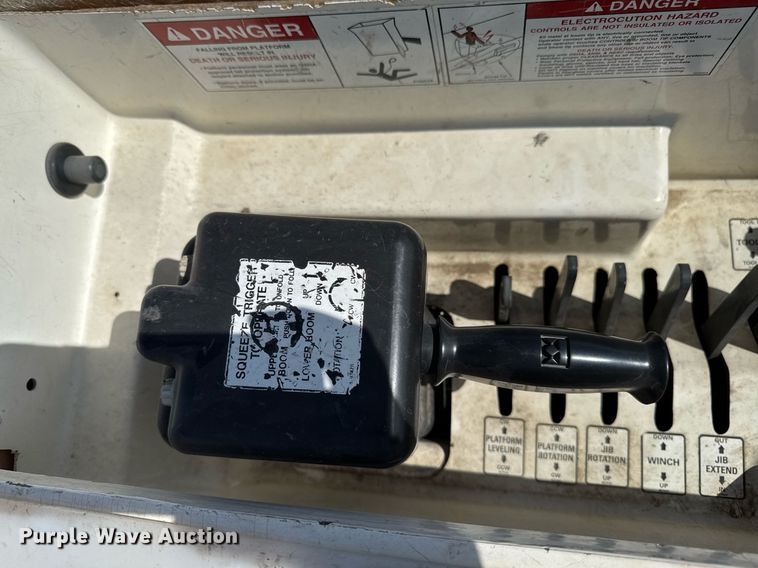 image for item EM3717 2008 Ford F550 Super Duty XLT bucket truck