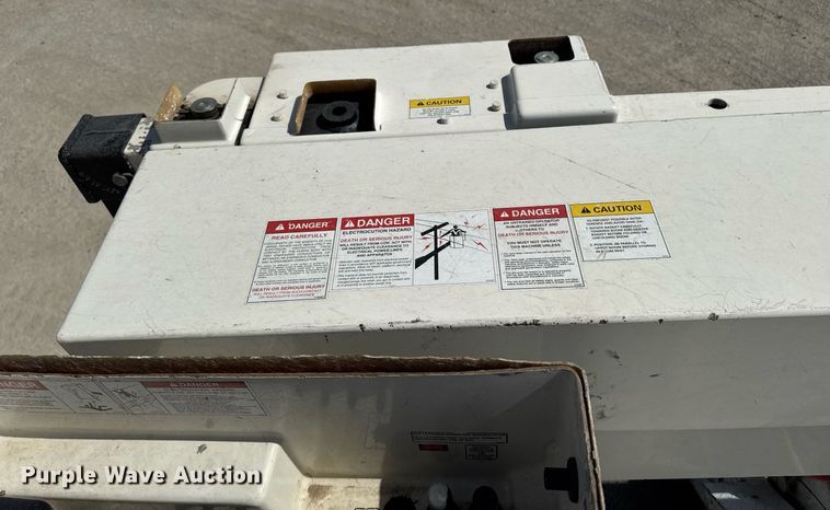 image for item EM3717 2008 Ford F550 Super Duty XLT bucket truck