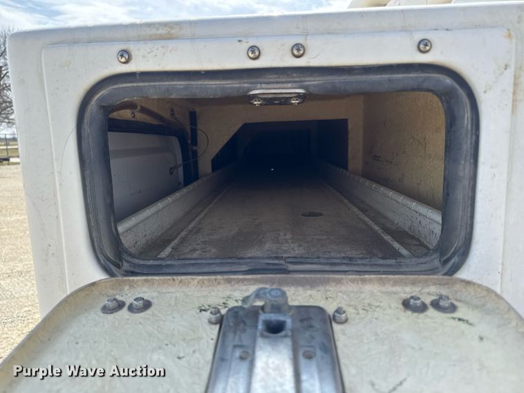 image for item EM3717 2008 Ford F550 Super Duty XLT bucket truck