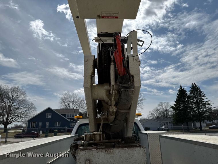 image for item EM3717 2008 Ford F550 Super Duty XLT bucket truck