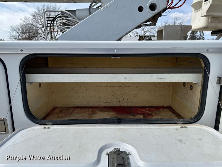 image for item EM3717 2008 Ford F550 Super Duty XLT bucket truck