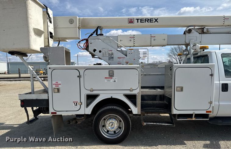image for item EM3717 2008 Ford F550 Super Duty XLT bucket truck