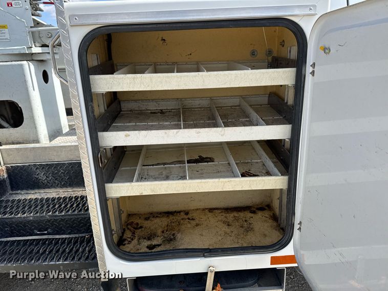 image for item EM3717 2008 Ford F550 Super Duty XLT bucket truck