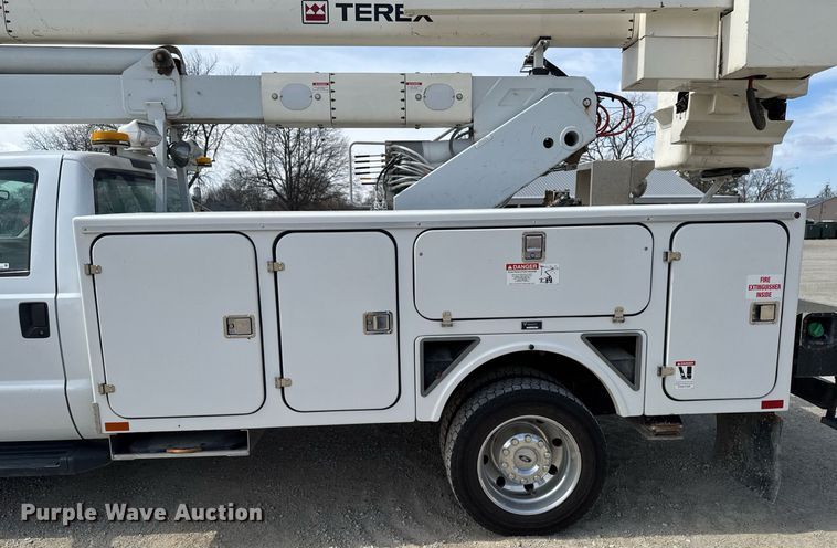 image for item EM3717 2008 Ford F550 Super Duty XLT bucket truck