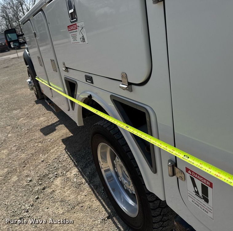 image for item EM3717 2008 Ford F550 Super Duty XLT bucket truck