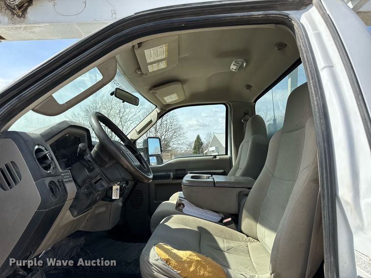image for item EM3717 2008 Ford F550 Super Duty XLT bucket truck