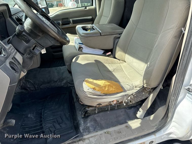 image for item EM3717 2008 Ford F550 Super Duty XLT bucket truck