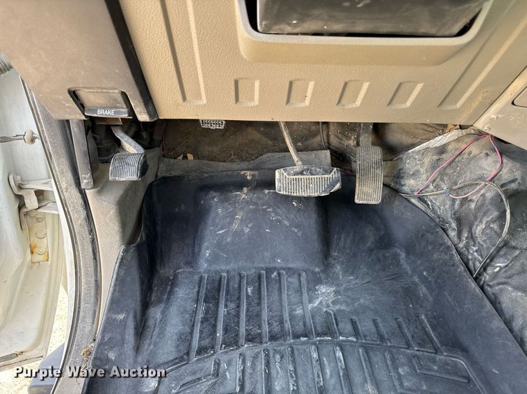 image for item EM3717 2008 Ford F550 Super Duty XLT bucket truck