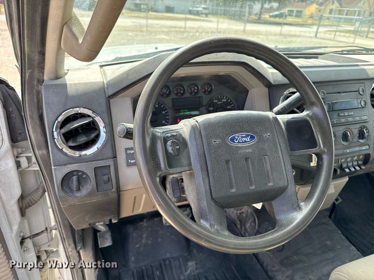 image for item EM3717 2008 Ford F550 Super Duty XLT bucket truck