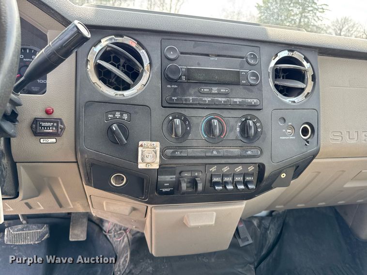 image for item EM3717 2008 Ford F550 Super Duty XLT bucket truck