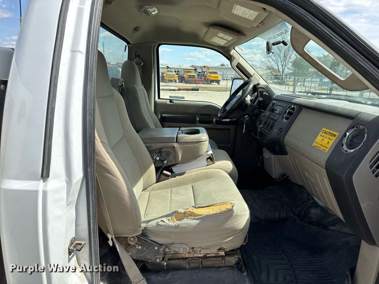 image for item EM3717 2008 Ford F550 Super Duty XLT bucket truck