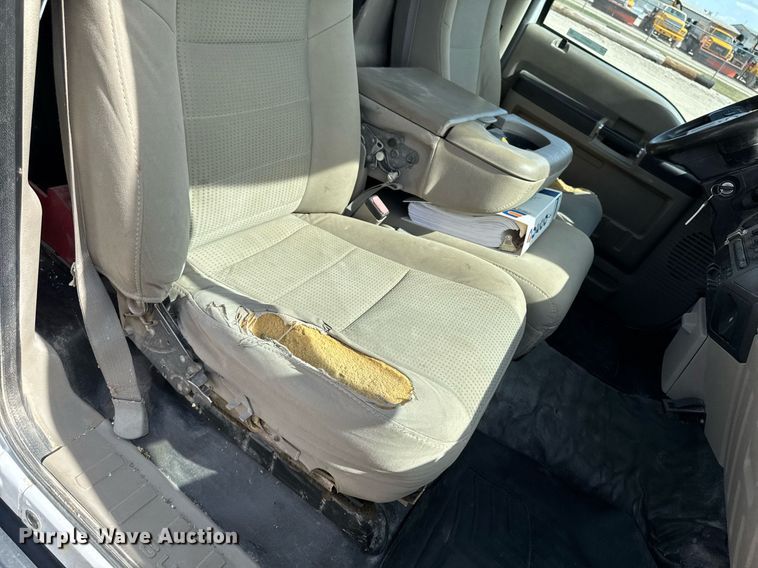 image for item EM3717 2008 Ford F550 Super Duty XLT bucket truck