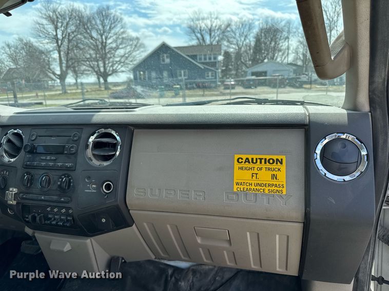 image for item EM3717 2008 Ford F550 Super Duty XLT bucket truck