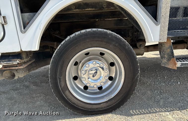 image for item EM3717 2008 Ford F550 Super Duty XLT bucket truck