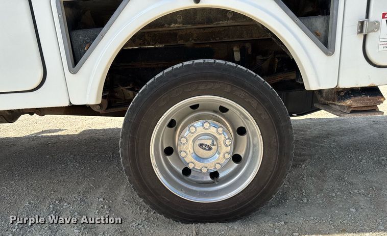 image for item EM3717 2008 Ford F550 Super Duty XLT bucket truck