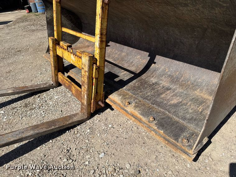 image for item EM3757 2014 Case 570N XT industrial tractor