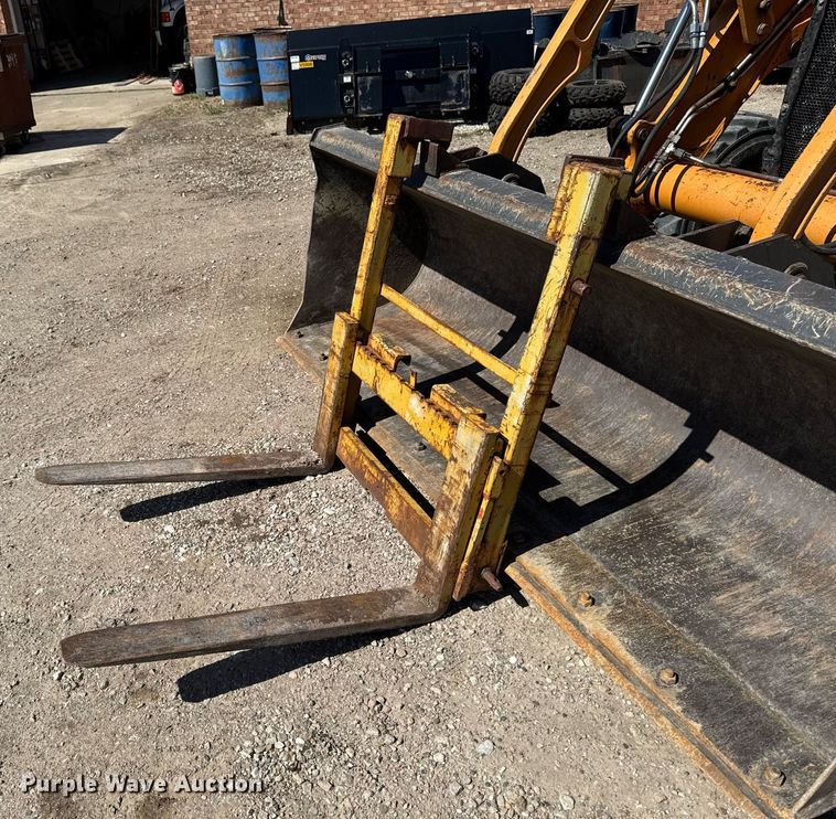 image for item EM3757 2014 Case 570N XT industrial tractor