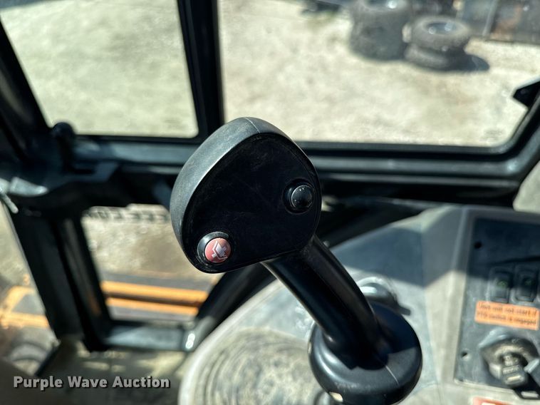 image for item EM3757 2014 Case 570N XT industrial tractor