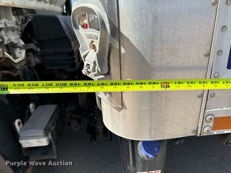 image for item EM3759 2011 Isuzu NPR refrigerated truck