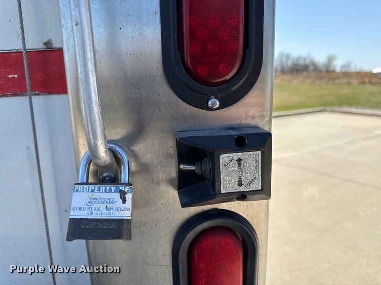 image for item EM3759 2011 Isuzu NPR refrigerated truck