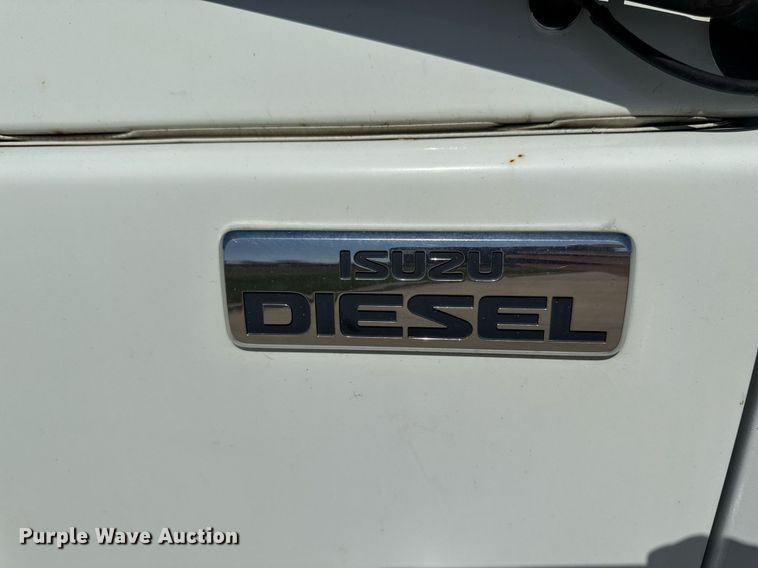 image for item EM3759 2011 Isuzu NPR refrigerated truck