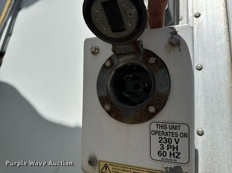 image for item EM3759 2011 Isuzu NPR refrigerated truck