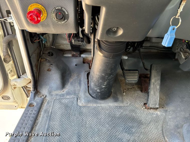 image for item EM3759 2011 Isuzu NPR refrigerated truck