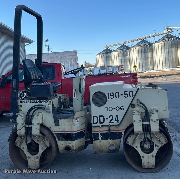 image for item EN3011 1993 Ingersoll Rand  DD24 double drum vibratory roller