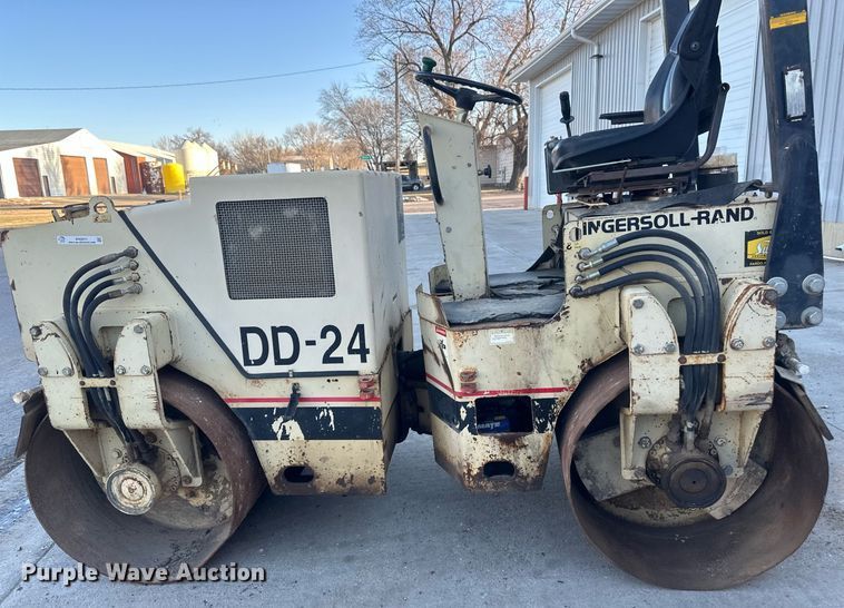 image for item EN3011 1993 Ingersoll Rand  DD24 double drum vibratory roller