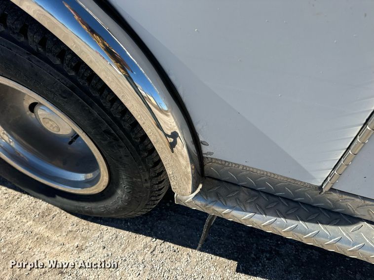 image for item EN5115 2001 Ford E450 Super Duty ambulance