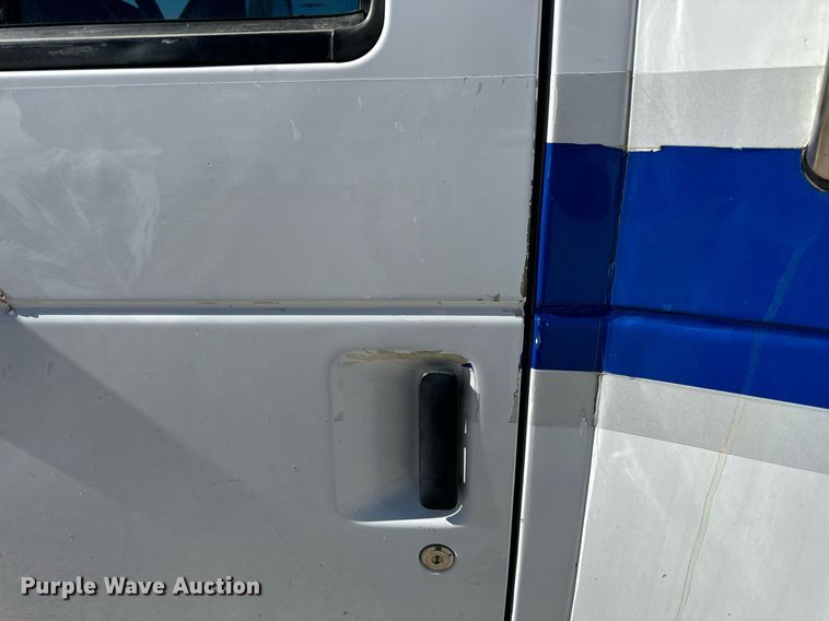 image for item EN5115 2001 Ford E450 Super Duty ambulance