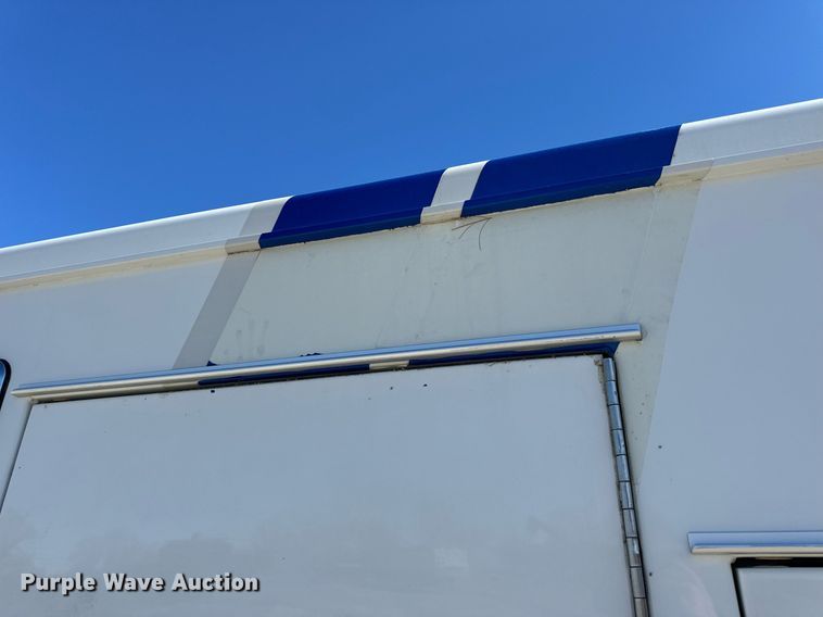 image for item EN5115 2001 Ford E450 Super Duty ambulance