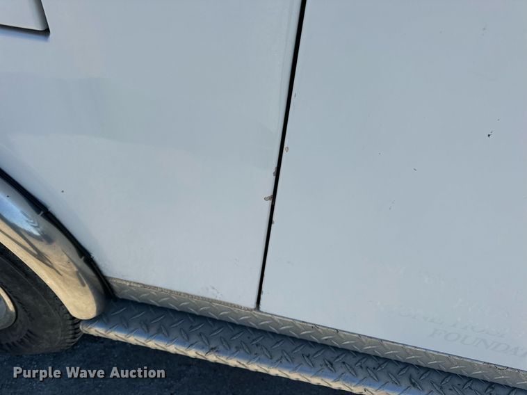 image for item EN5115 2001 Ford E450 Super Duty ambulance