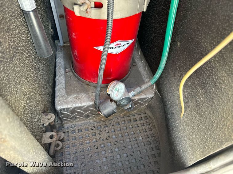 image for item EN5115 2001 Ford E450 Super Duty ambulance