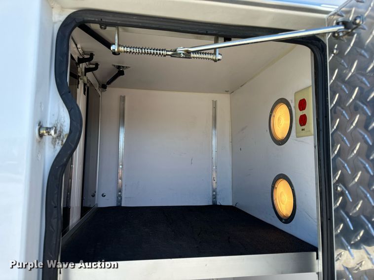 image for item EN5115 2001 Ford E450 Super Duty ambulance