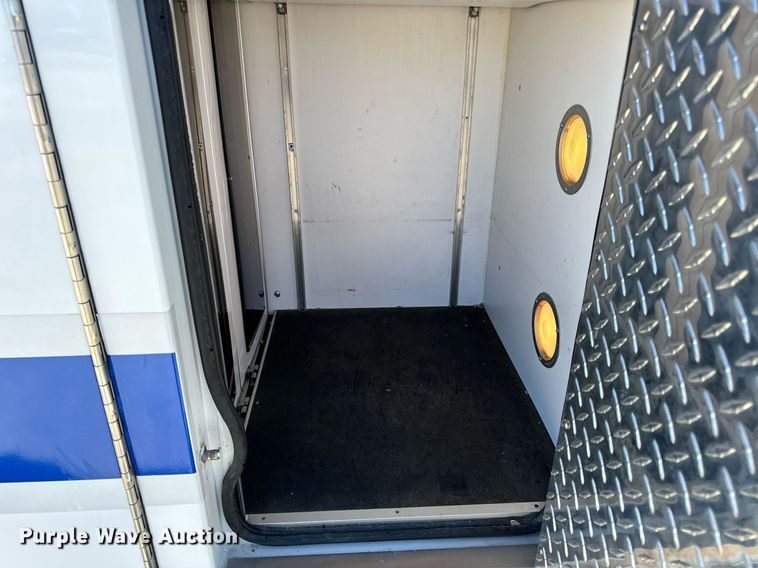 image for item EN5115 2001 Ford E450 Super Duty ambulance