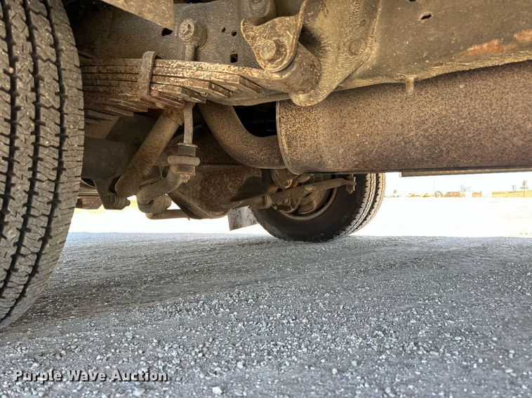 image for item EN5115 2001 Ford E450 Super Duty ambulance