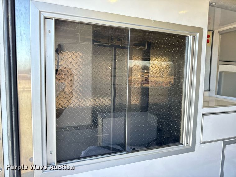 image for item EN5115 2001 Ford E450 Super Duty ambulance