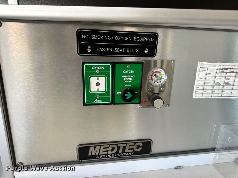 image for item EN5115 2001 Ford E450 Super Duty ambulance