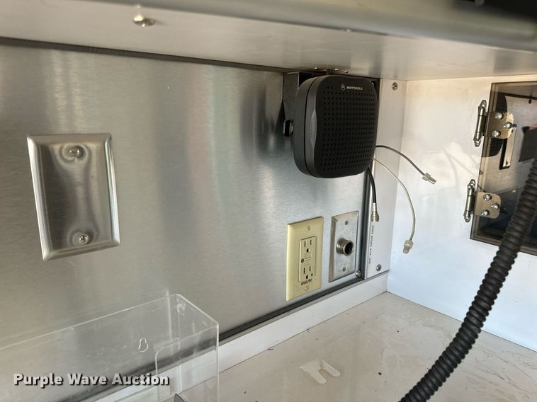 image for item EN5115 2001 Ford E450 Super Duty ambulance